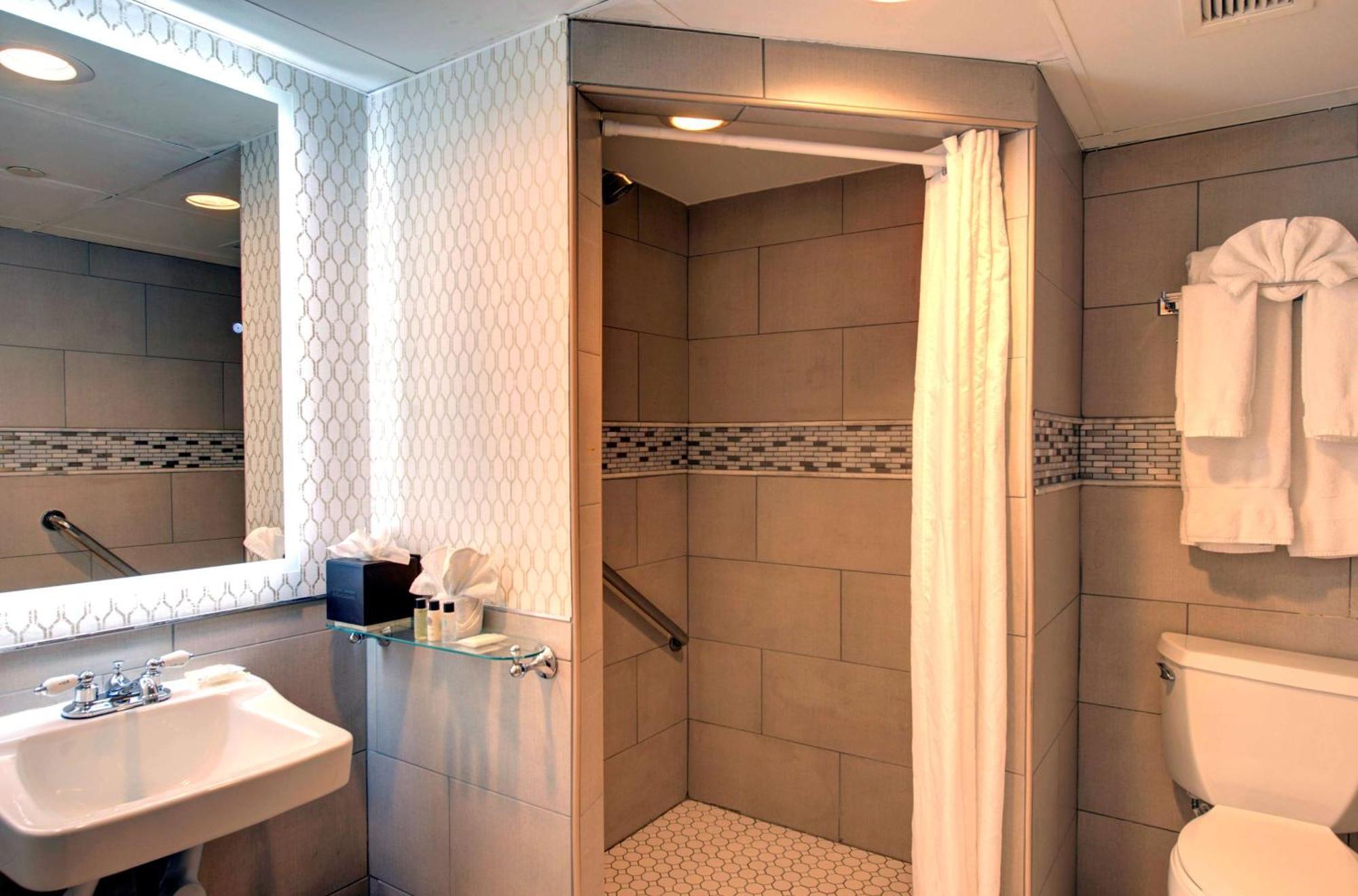 The Roslyn, Tapestry Collection By Hilton Hotel Luaran gambar